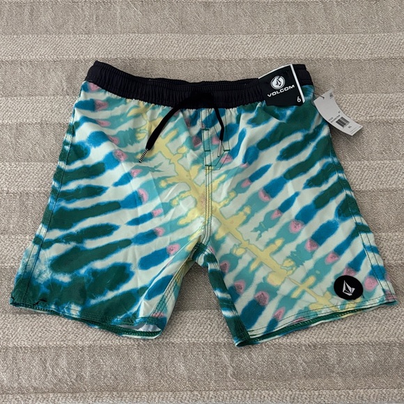 NWT Volcom Boys Beach Bunch Trunk Little Boys Size 6/L - Picture 1 of 5